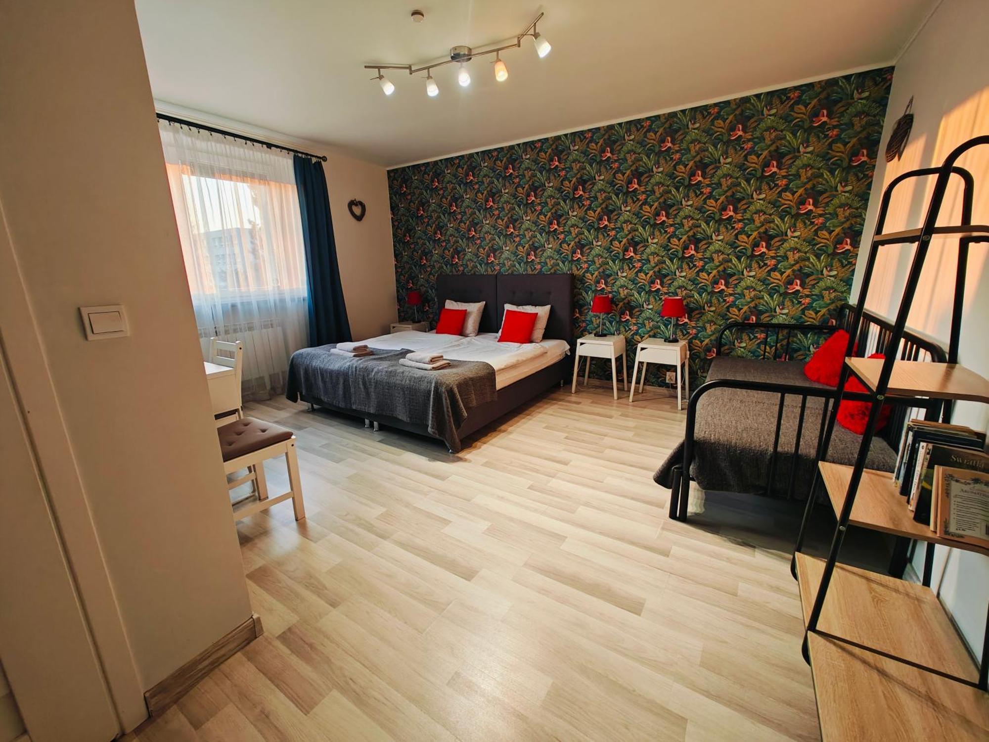 7Th Room Guest House Освенцім Екстер'єр фото