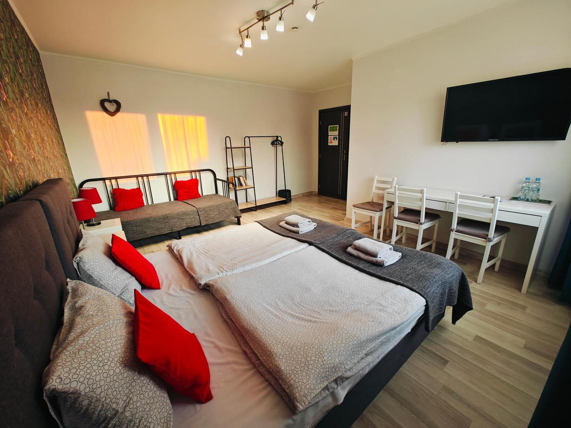 7Th Room Guest House Освенцім Екстер'єр фото