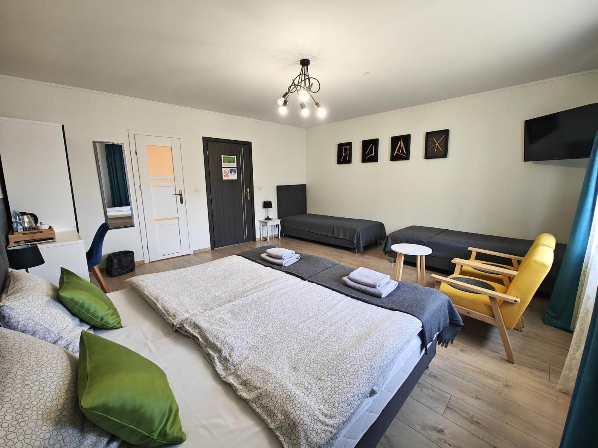 7Th Room Guest House Освенцім Екстер'єр фото