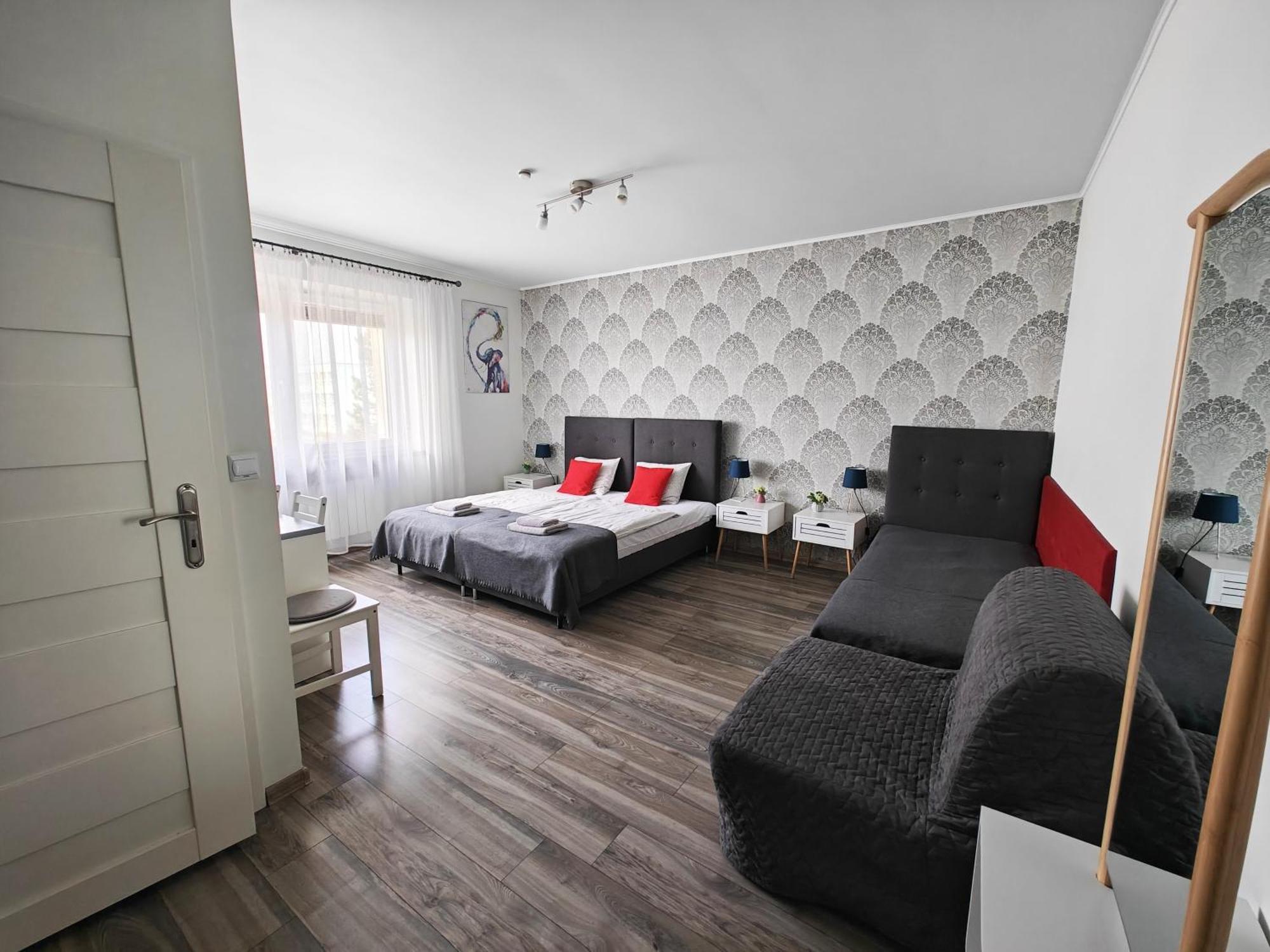 7Th Room Guest House Освенцім Екстер'єр фото