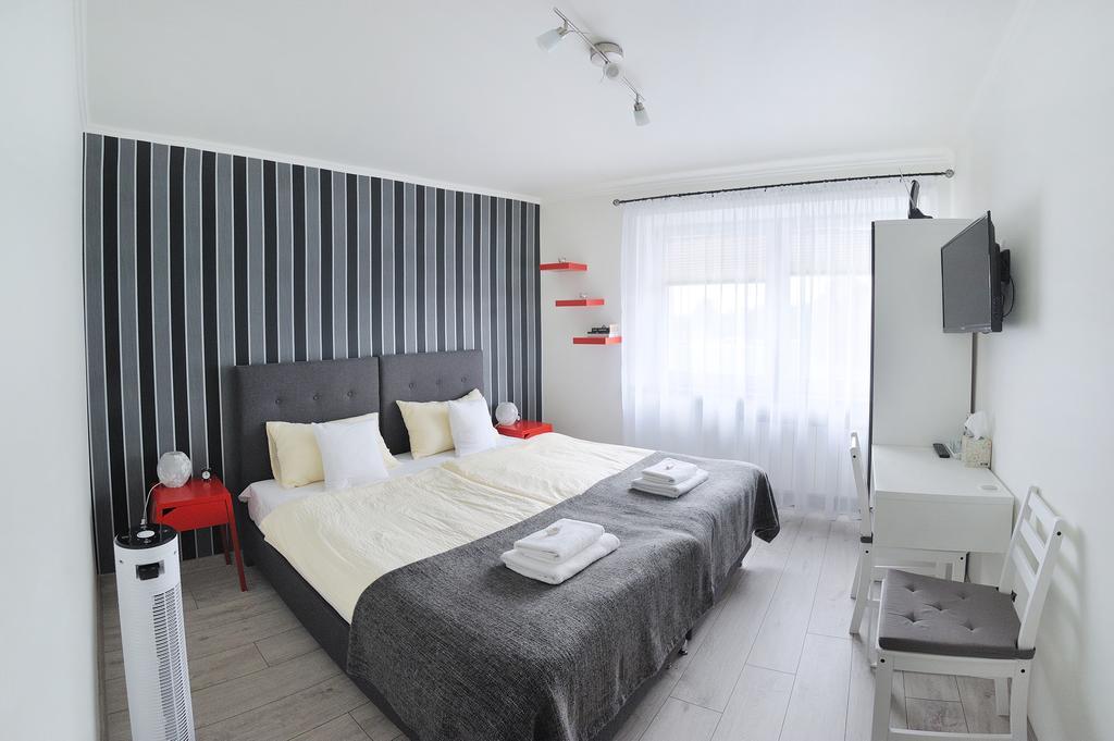 7Th Room Guest House Освенцім Екстер'єр фото