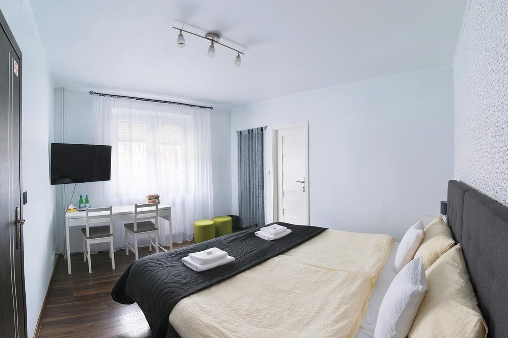 7Th Room Guest House Освенцім Екстер'єр фото