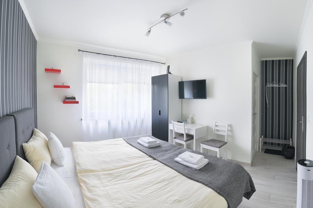 7Th Room Guest House Освенцім Екстер'єр фото