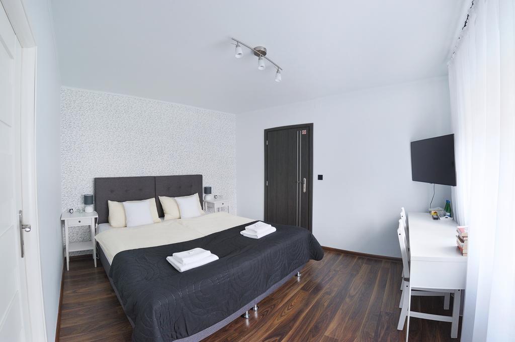 7Th Room Guest House Освенцім Екстер'єр фото