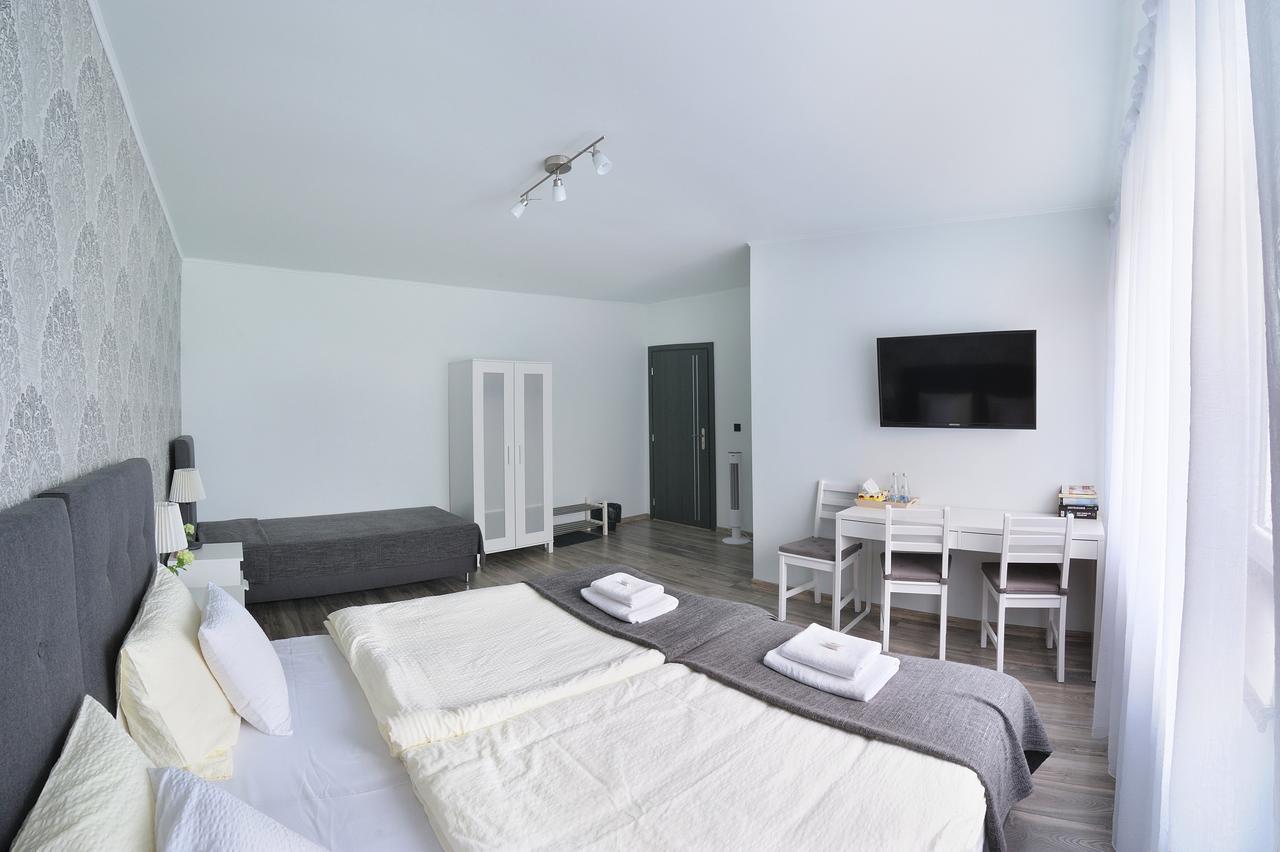 7Th Room Guest House Освенцім Екстер'єр фото